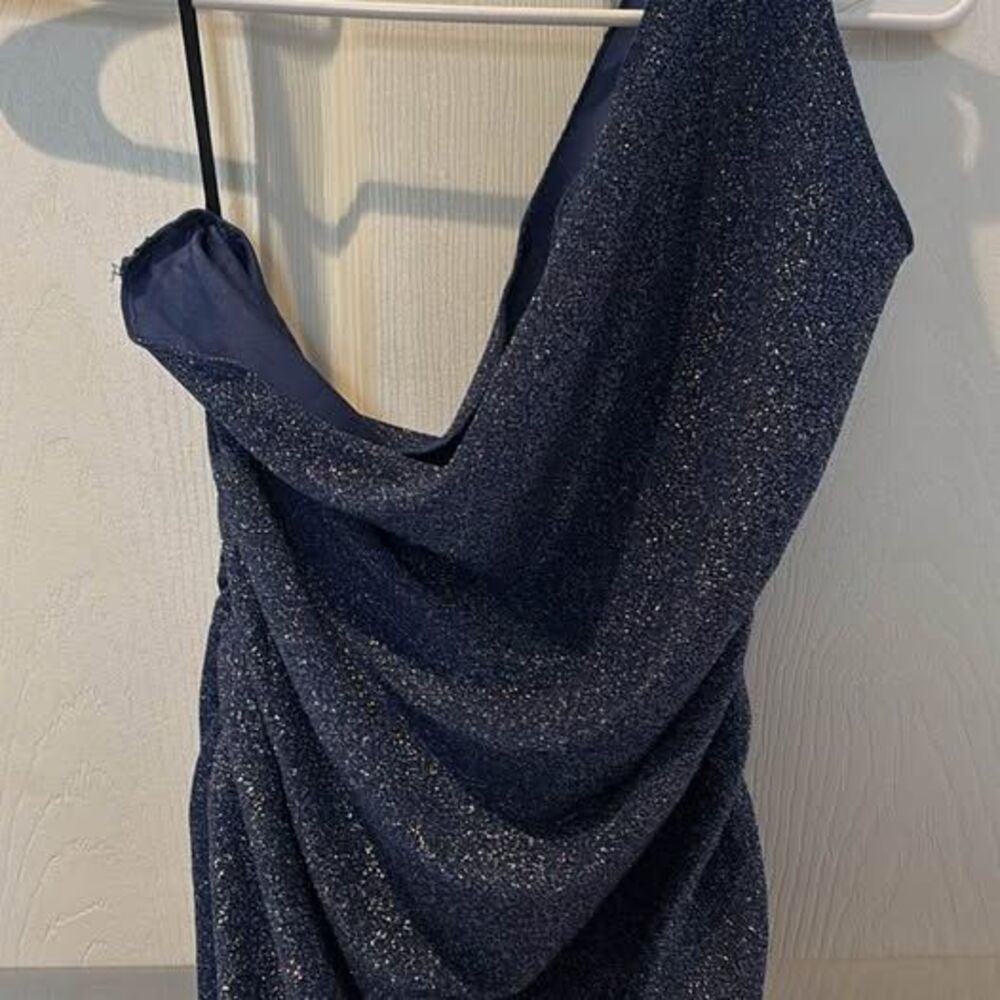 Emery Rose Blue Glitter One-Shoulder Ruched Top